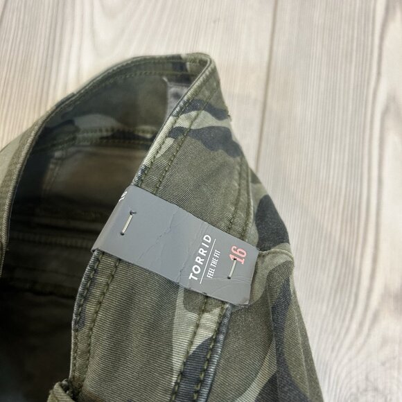 NWT Torrid Size 16 Crop Aviator Skinny Stretch Twill Mid-Rise Pant Camo Green - Picture 6 of 13